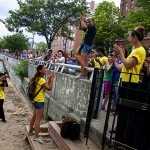 INSITU 2017 Volunteers Applaud violetsound at Socrates Sculpture Park