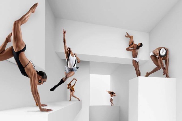 Dancers on white cubes 