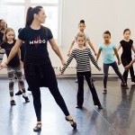 A Teaching Artist leads young students in class.